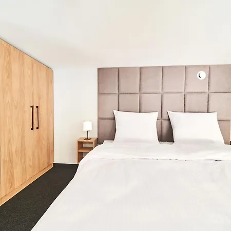Aparthotel Na Fursie & *